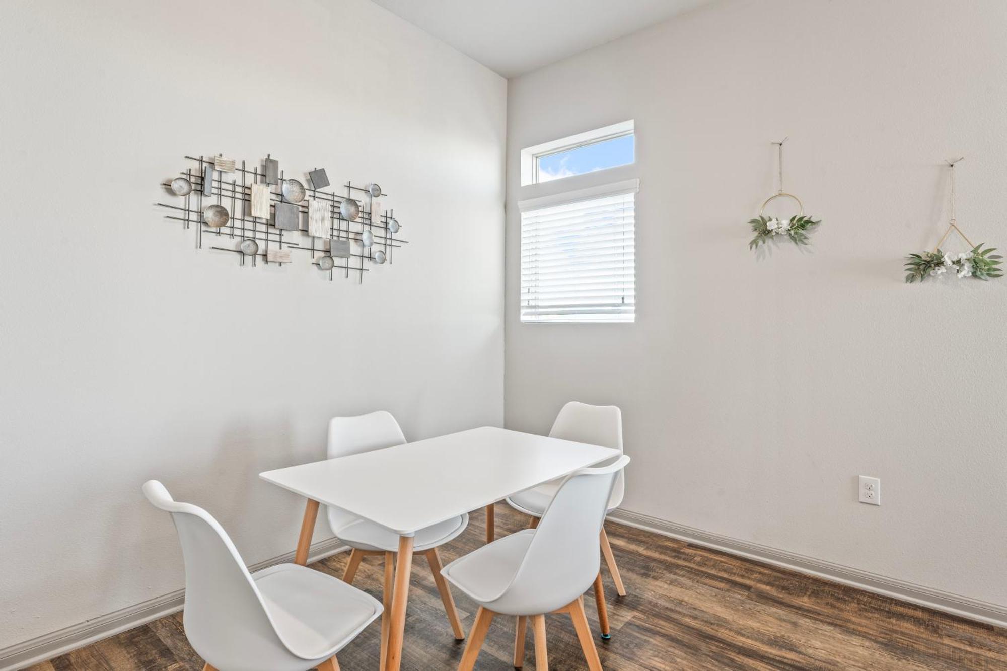 Apartment Spacious 2br King Bed Close To Downtown And Airport *